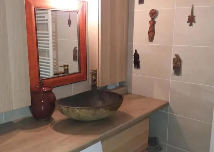 T2 50m Carres Vue Piscine Tennis Lejlighed