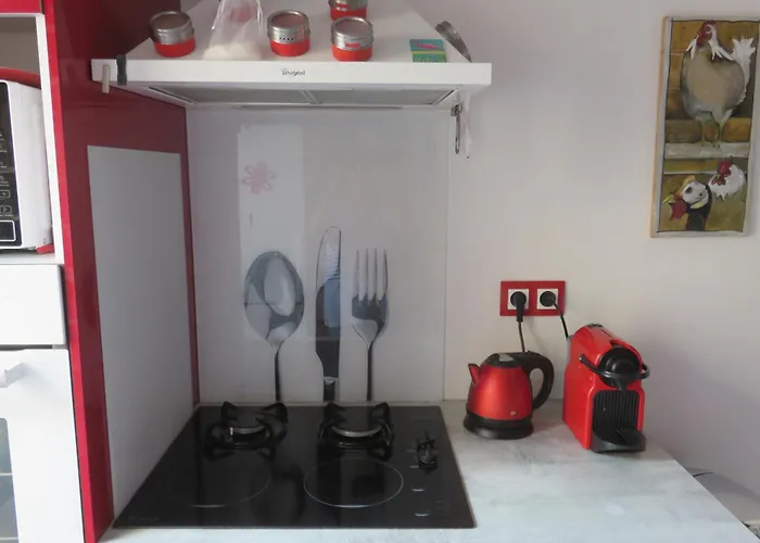 T2 50m Carres Vue Piscine Tennis * Hyères